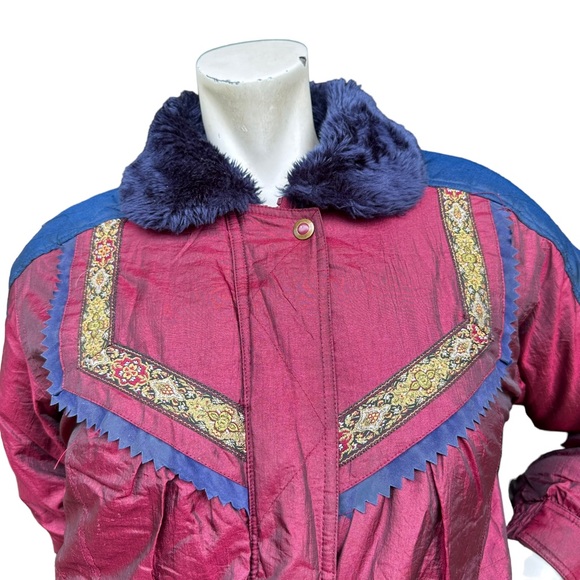 Vintage 90s Maroon & Navy Quilted Puffer Jacket with Faux Fur Trim Size 10 - Picture 4 of 11